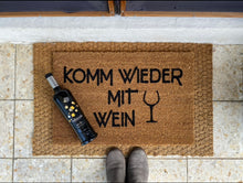 Load image into Gallery viewer, Kokosmatte &quot;Komm wieder mit Wein&quot;
